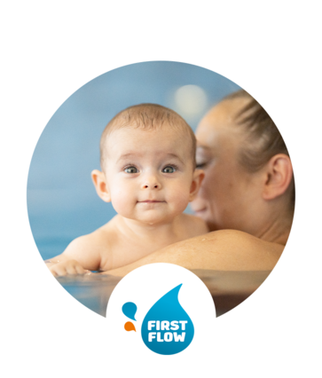 Baby im Wasser während eines First Flow Babyschwimmkurses bei H2O Wasser erleben AG.
