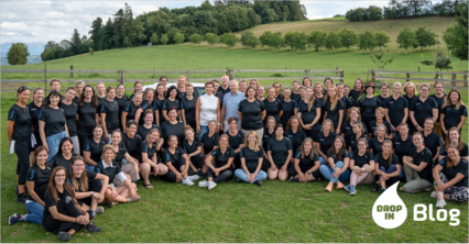 Das gesamte Team von H₂O Wasser erleben AG posiert gemeinsam für ein Gruppenfoto